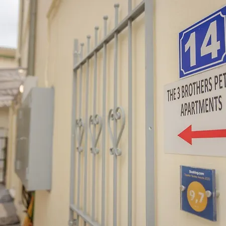The 3 Brothers' Apts Maison d'hôtes