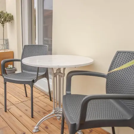 The 3 Brothers' Apts