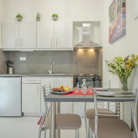 The 3 Brothers' Apts 4*