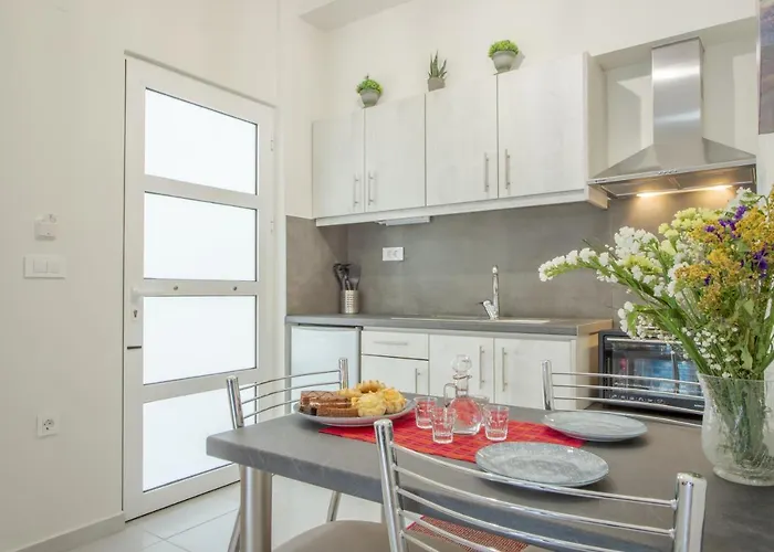 The 3 Brothers' Apts Vendégház Hriszí Aktí Haniá